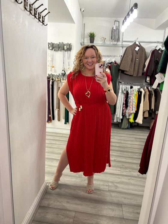 Neve Pleated Dress- Red